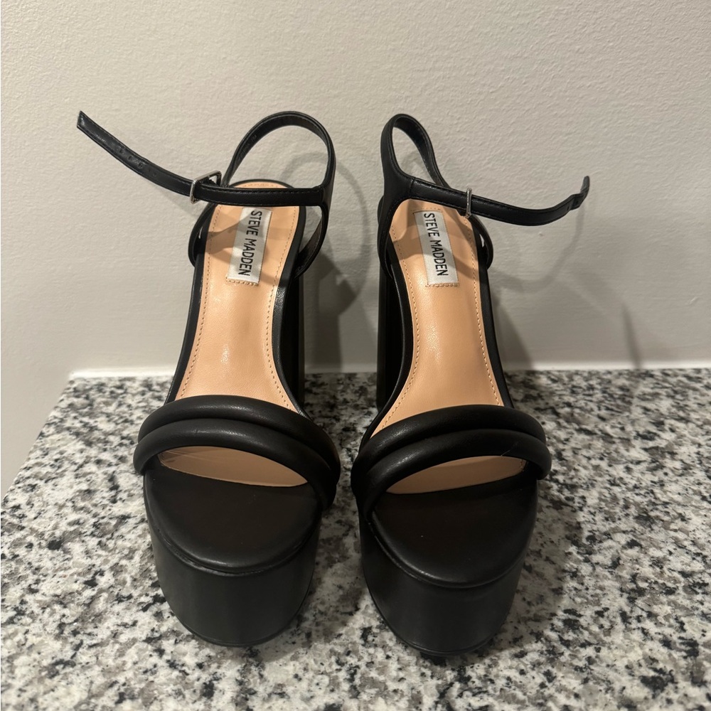 STEVE MADDEN - TILLE BLACK PLATFORM HEELS - SIZE 7.0